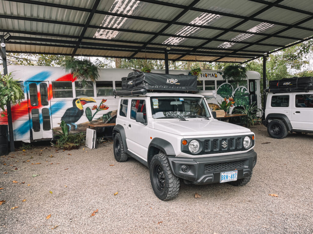 4x4 met daktent kamperen in Costa Rica